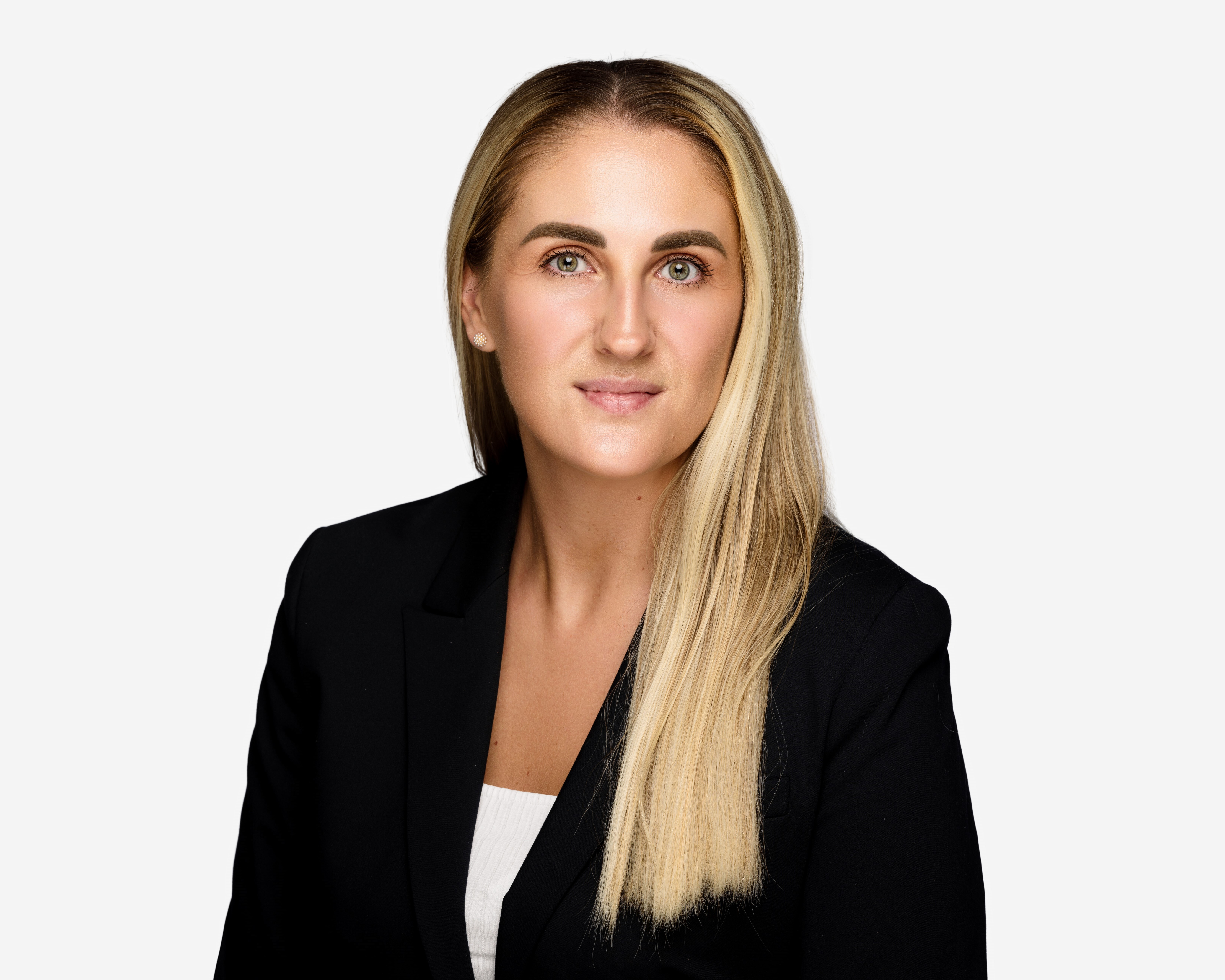 Portrait_Semra_websize_250901